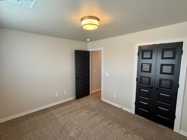 Building Photo - Brand New 3 Bed Home in Edmond with Designer Finishes