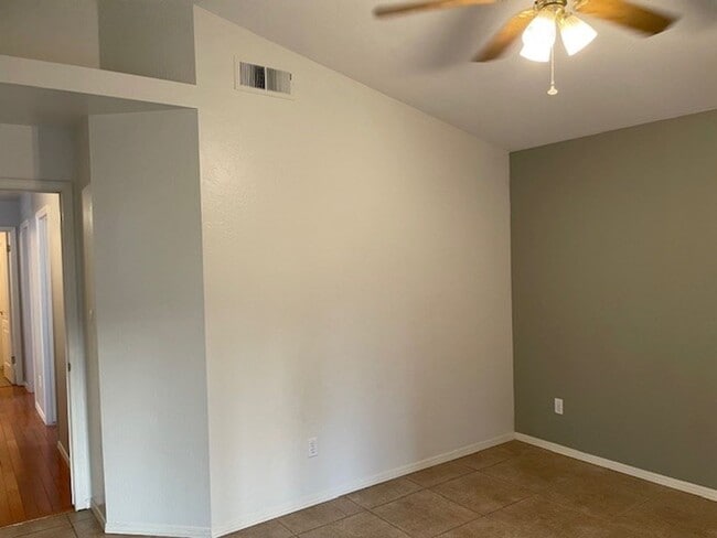 Building Photo - 3025 Starside Dr
