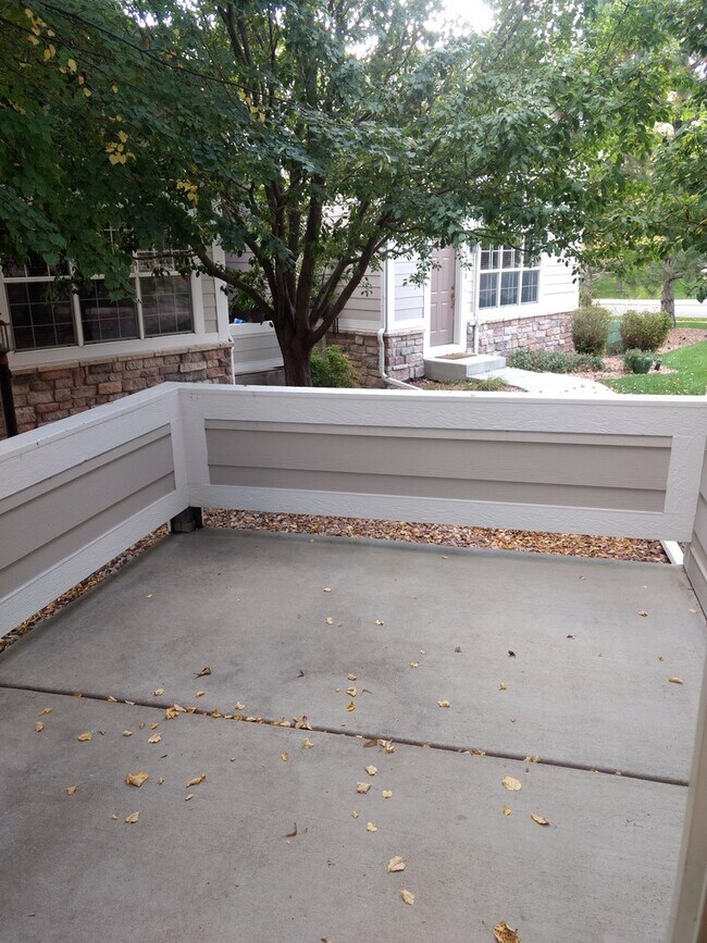 Building Photo - 2 bed/3 bath with spacious finished basement!