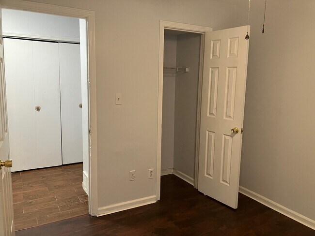 Building Photo - 7054 Foxhall Dr