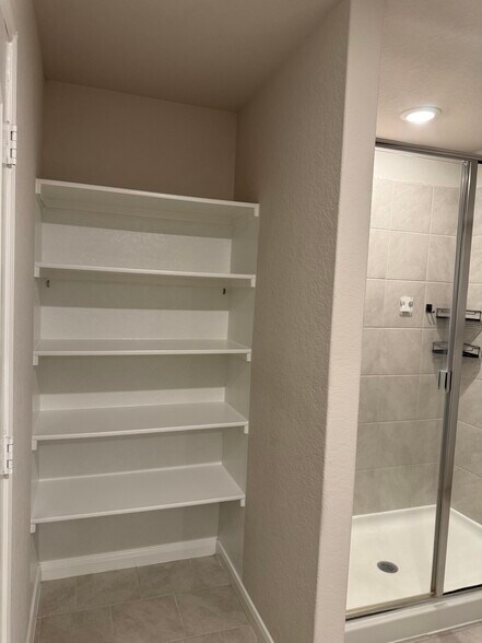 Building Photo - 380 Huntsman Way