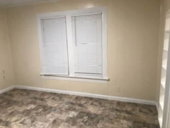 Building Photo - Duplex 1 Bedroom