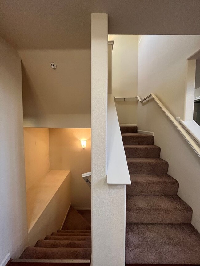 Building Photo - Spacious 2 bed 2 bath condo available in N...