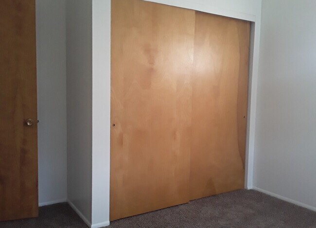 Bedroom 3 - 212 Juniper St N