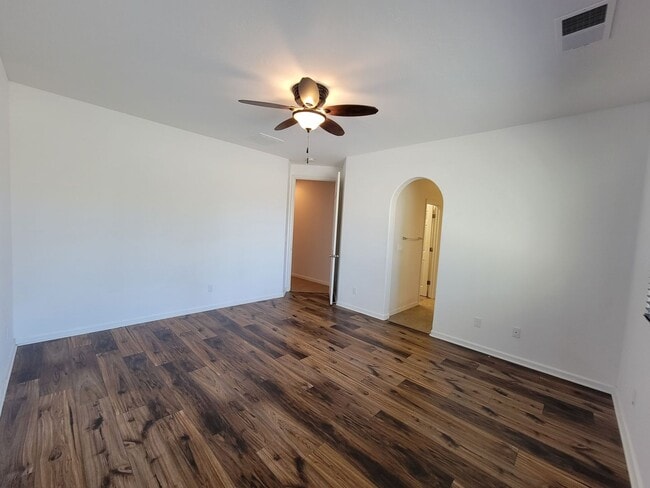 Building Photo - 3836 E Laura Ave