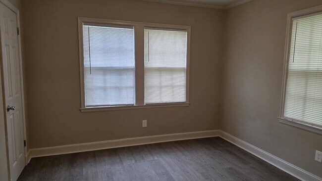 Building Photo - 3811 Vernon Ave