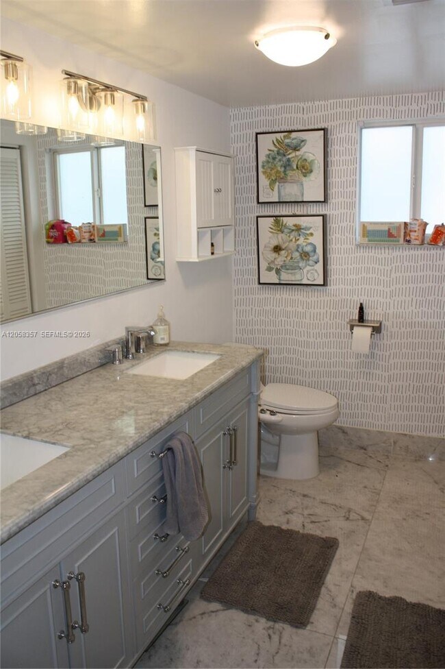Building Photo - 1701 Sunset Harbour Dr