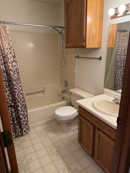 Building Photo - 512 L Hauser Rd