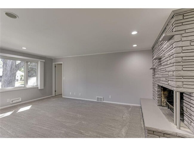 Building Photo - 4222 Basswood Rd