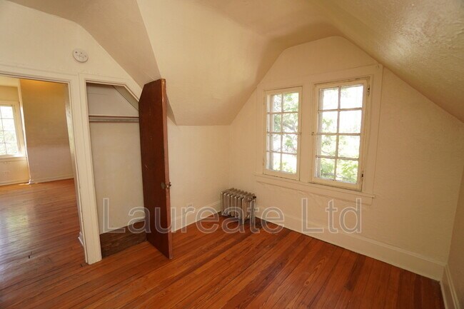 Building Photo - 834 N Clarkson St