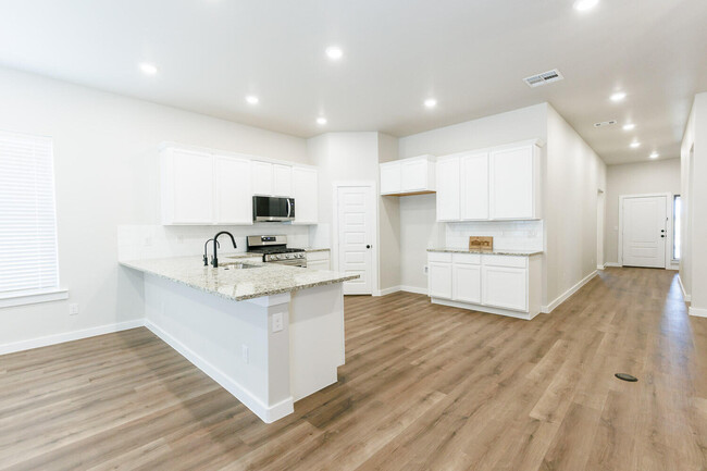 Building Photo - 10605 Beaufort Ave
