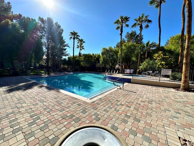 Building Photo - 3 BEDROOM CONDO IN  GUARD GATED COMMUNITY