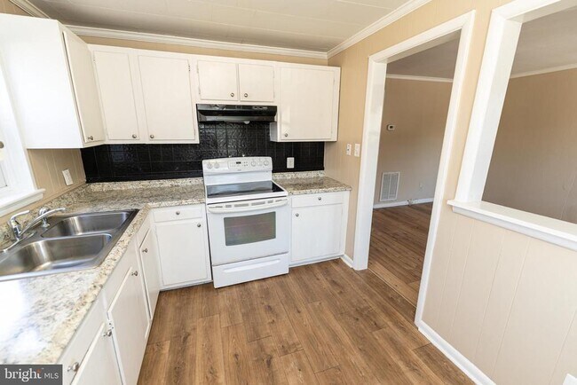 Building Photo - 516 Bay St