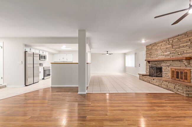 Building Photo - Beautifully updated Ranch Style Home
