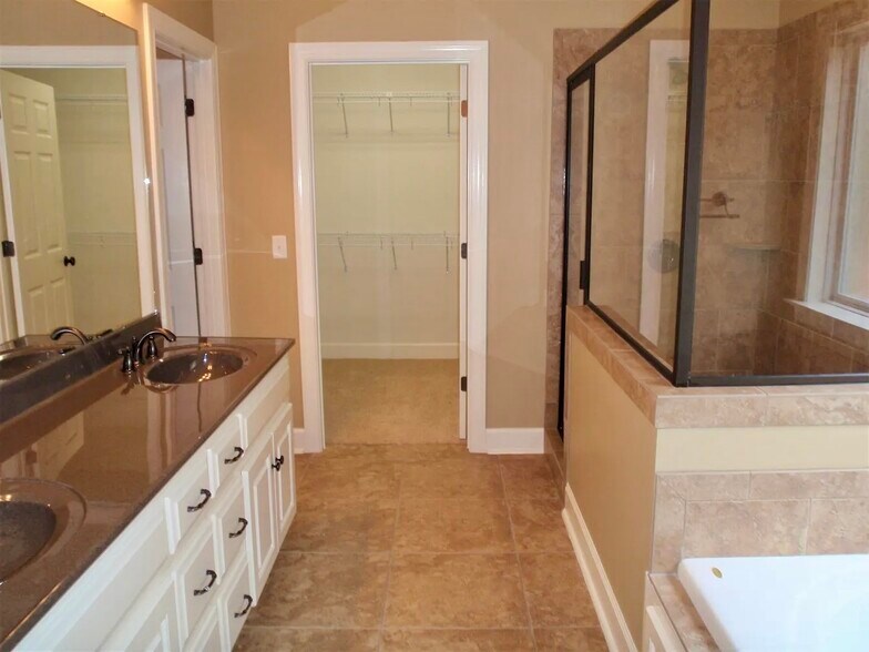 Building Photo - 409 Redbud Cir