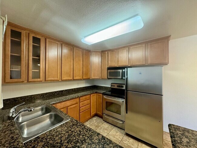 Building Photo - Charming 1 bedroom, 1 bathroom condo in Sacramento