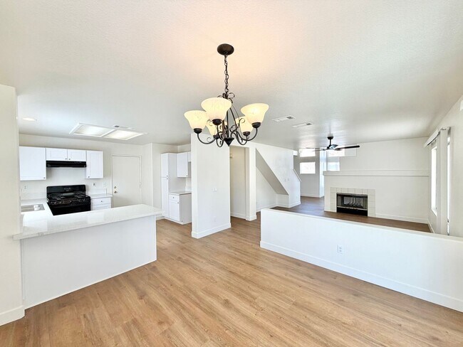 Building Photo - 4 Bedroom 3 Bathroom Cul-de-sac Home with Huge Backyard