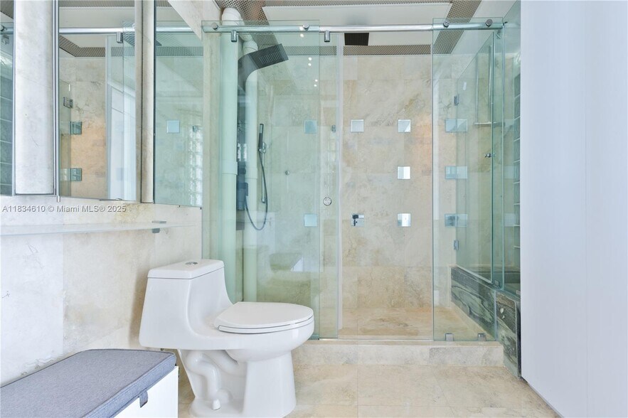 Building Photo - 1155 Brickell Bay Dr