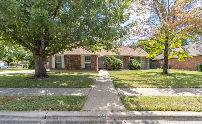 Primary Photo - 2411 Raintree Path