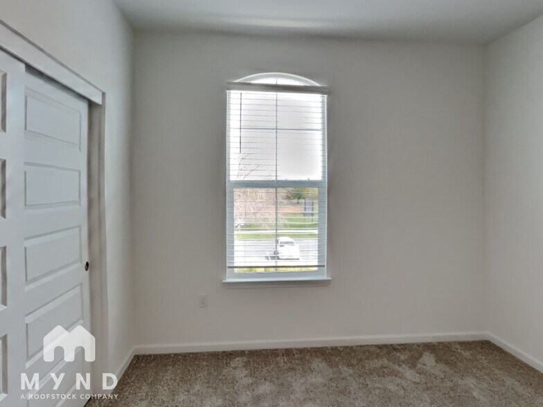 Building Photo - 1680 Matmor Rd