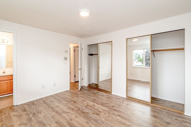 Building Photo - Modern Comfort in Silver Lake | 3-Bed, 2.5-Bath Home