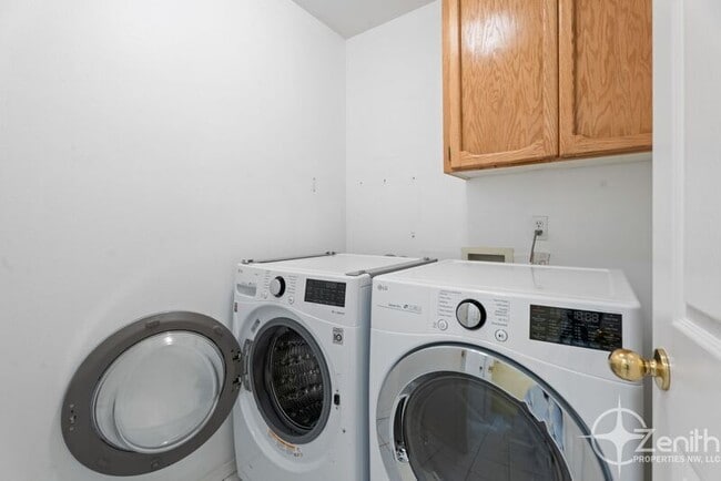 Building Photo - 9415 NW 28th Ct