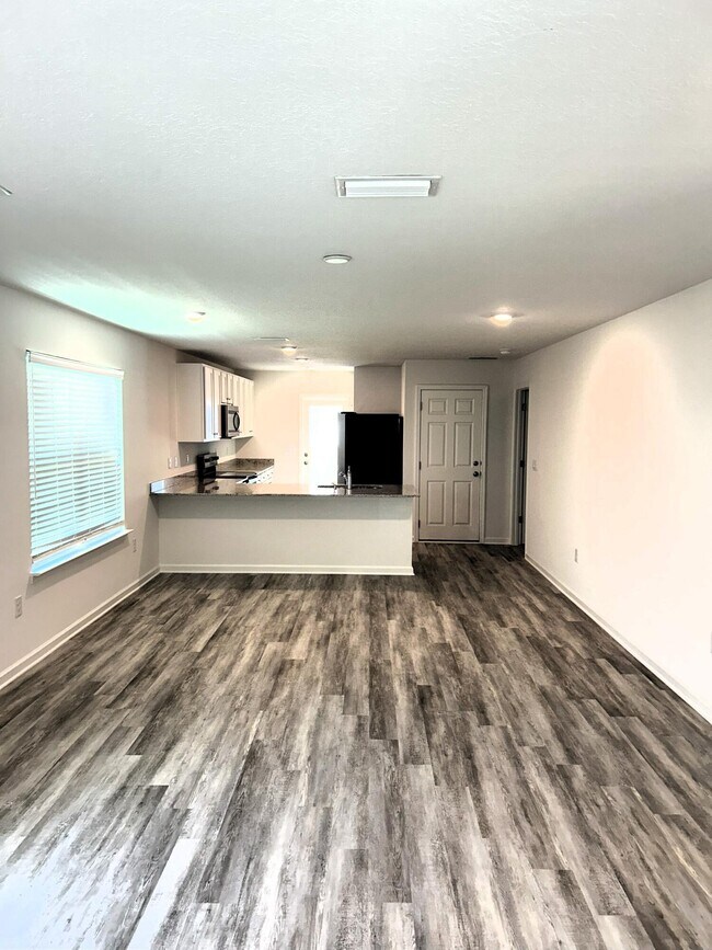 Building Photo - 133 Staggerbush St