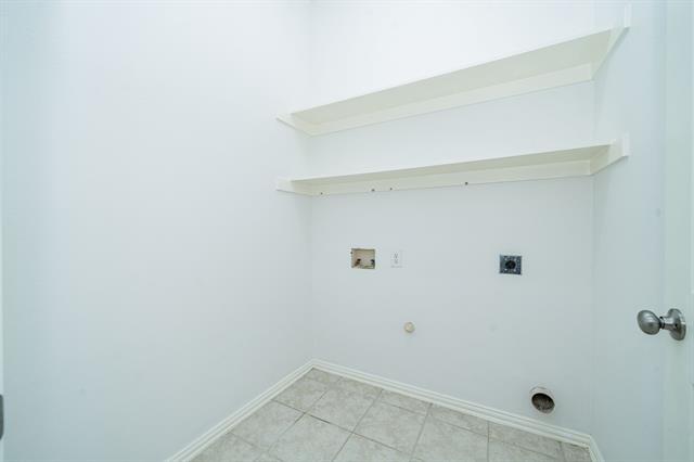 Building Photo - 910 Crater Lake Ct