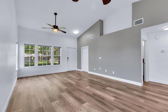Building Photo - 112 Prairie Springs Loop