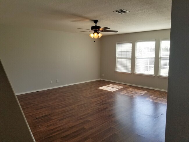 Building Photo - 196 Valero Dr