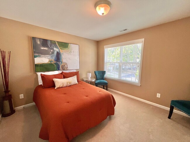 Building Photo - Beautiful 3BD, 2.5BA Raleigh Townhome in t...