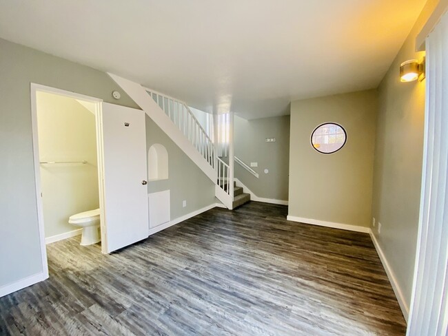 Building Photo - Renovated Townhome with Spacious Yard! W/D...