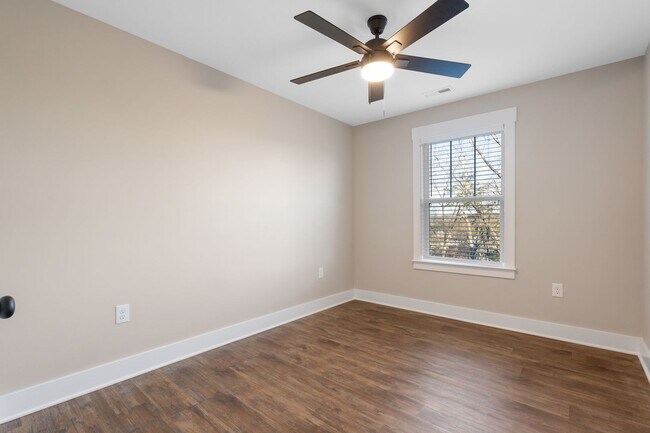 Building Photo - 3 bedroom BRAND NEW Townhome in Cleveland!