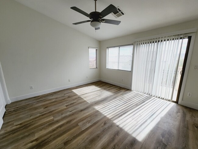 Building Photo - 7445 Calzado Dr