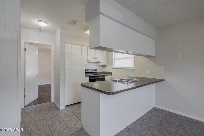 Building Photo - 7813 N Lagoon Dr