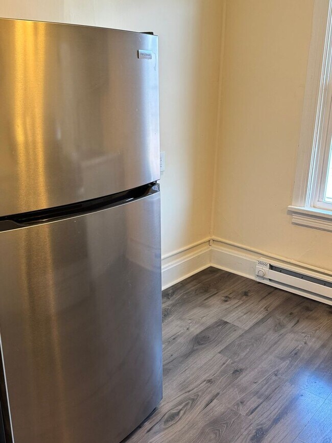 Building Photo - 301 N Catherine St