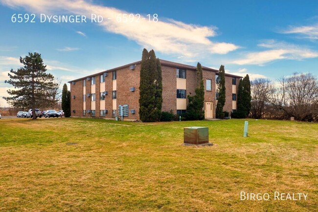 Building Photo - ROOMY 2-Bed Apartment in LOCKPORT