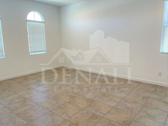 Building Photo - 4622 N 192nd Ln