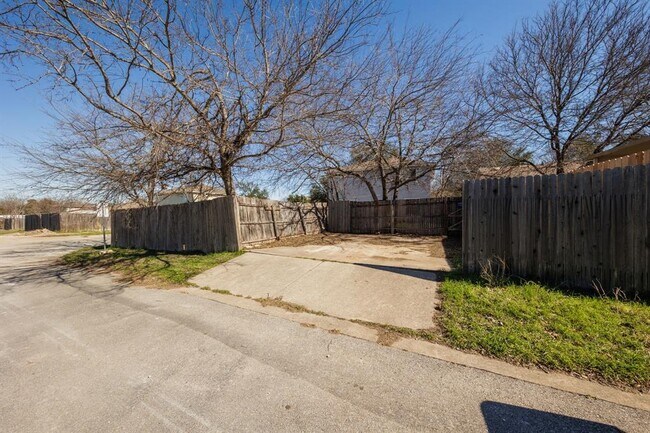 Building Photo - 13812 Spring Heath Rd