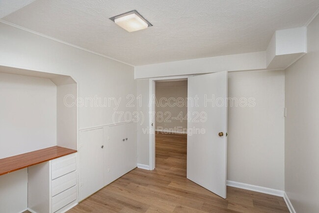 Building Photo - 3233 Holly Hill Dr