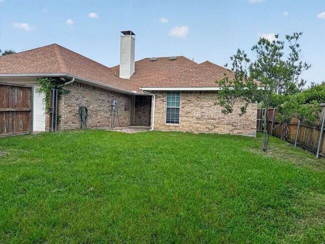 Building Photo - 7601 King Arthur Rd