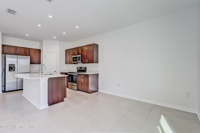 Building Photo - 13115 Annie’s Walk Dr