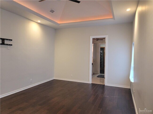 Building Photo - 5105 W Highland Ave