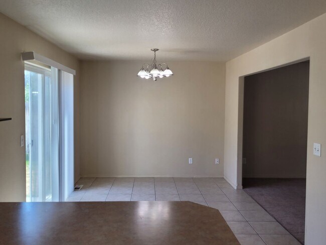 Building Photo - 511 Sandalwood Pl