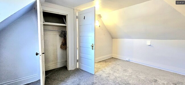 Building Photo - Spacious 5-Bedroom Bellevue Home with Sunroom & Massive Backyard