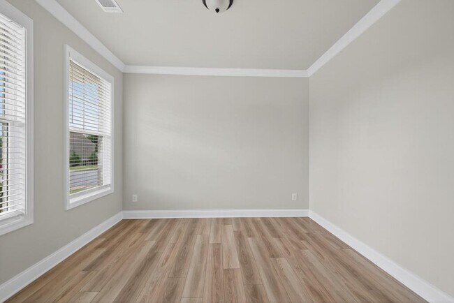 Building Photo - 4407 Silver Oak Dr SW