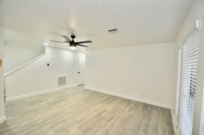 Building Photo - 16402 Gold Ridge Ln