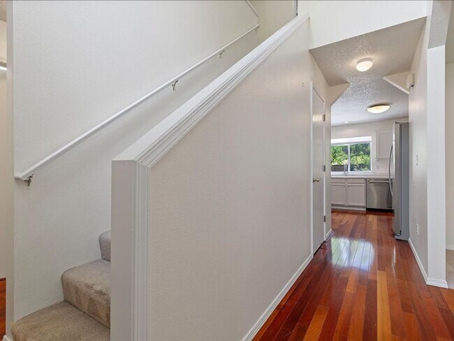 Building Photo - FOR RENT: MRS. CLEAN LIVED HERE! LOVELY HILLSBORO HOME AVAILABLE NOW! 4 BED, 2.5 BATH, 2 CAR GAR,...