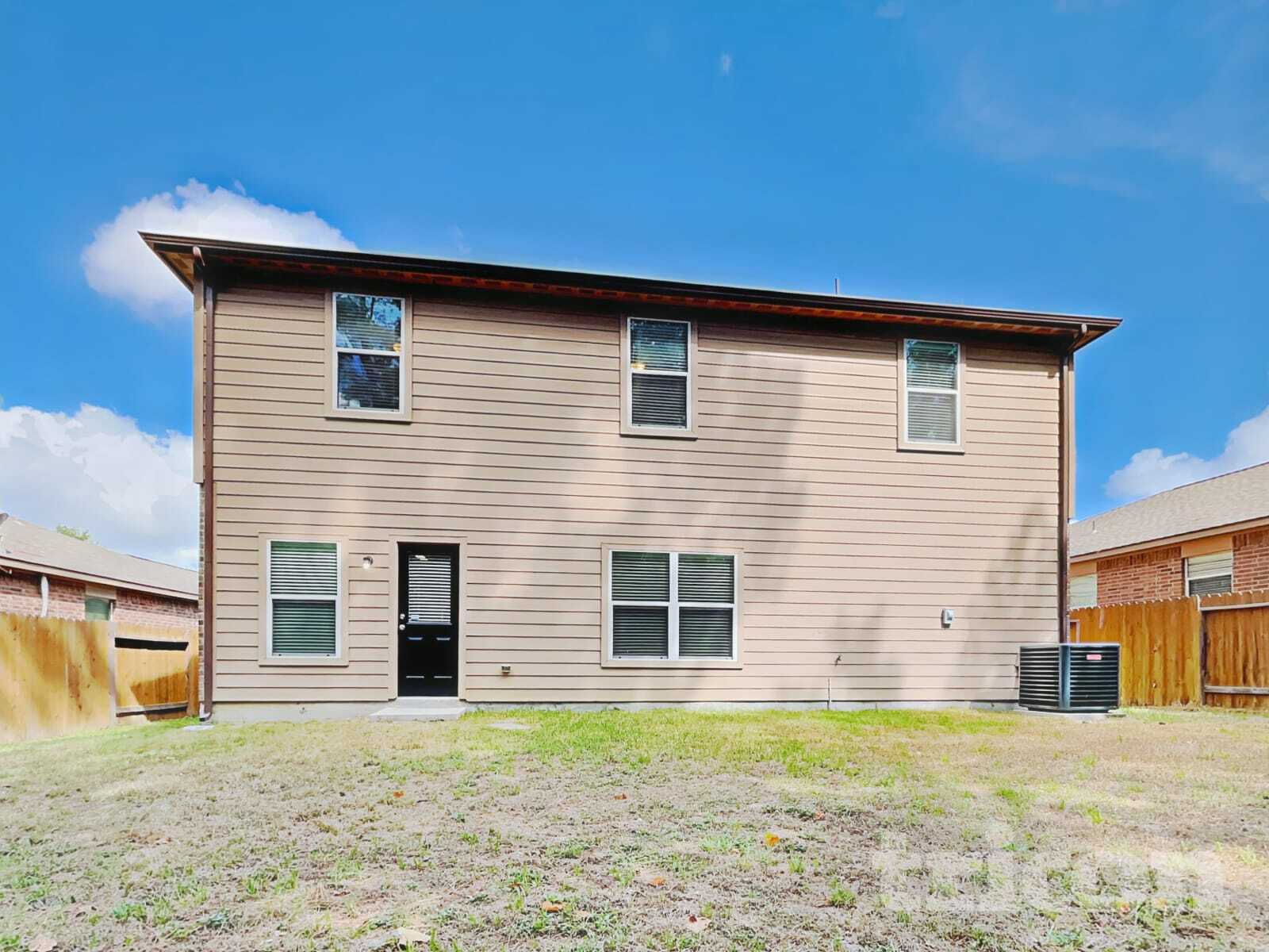 Building Photo - 30906 Sweetwater Cir