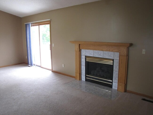 Building Photo - 4Bd*2Ba House in Farmington/Lakeville/AV Area! Avail. May 1st.